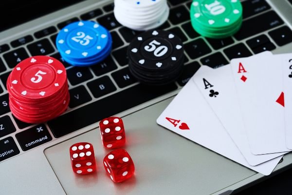 appletoto login togel draw interface on mobile phone showing number entry and live results